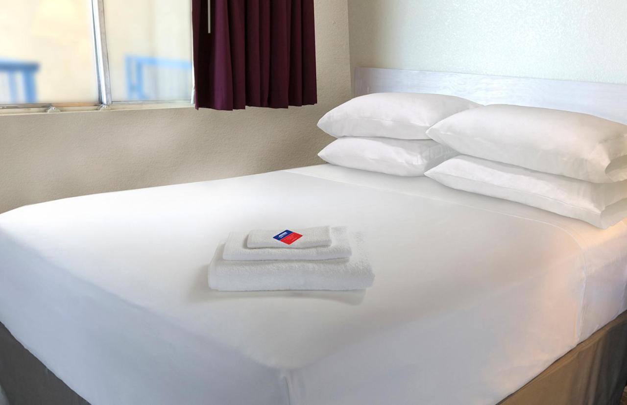 Americas Best Value Inn Чиппева-Фолс Екстер'єр фото