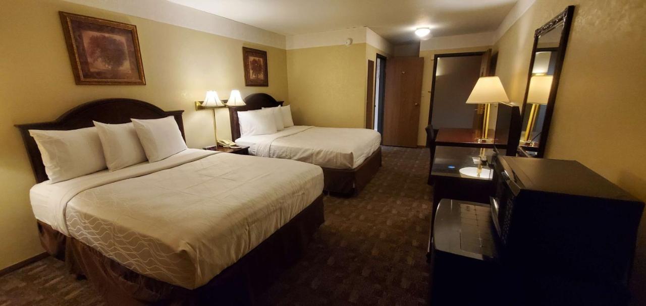 Americas Best Value Inn Чиппева-Фолс Екстер'єр фото