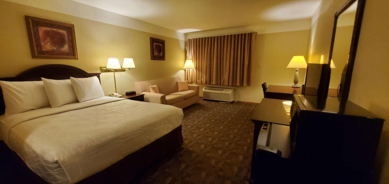 Americas Best Value Inn Чиппева-Фолс Екстер'єр фото