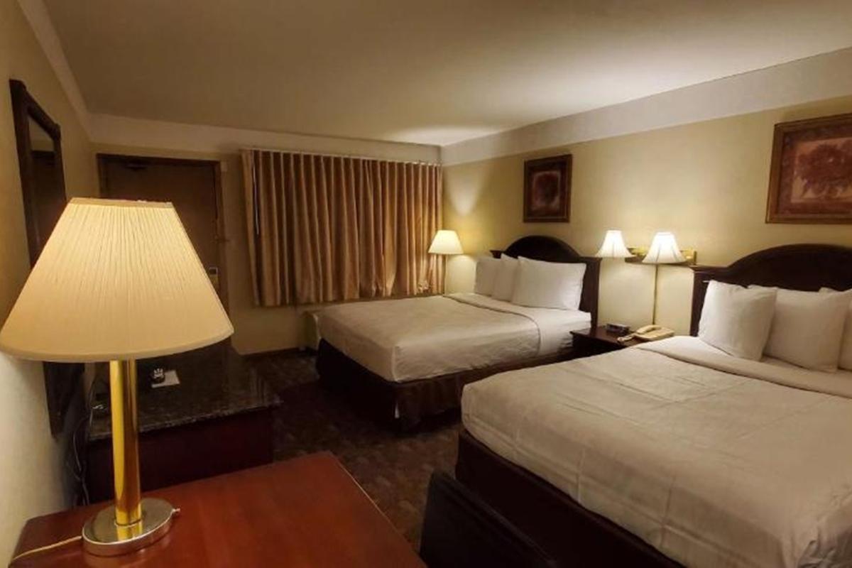 Americas Best Value Inn Чиппева-Фолс Екстер'єр фото