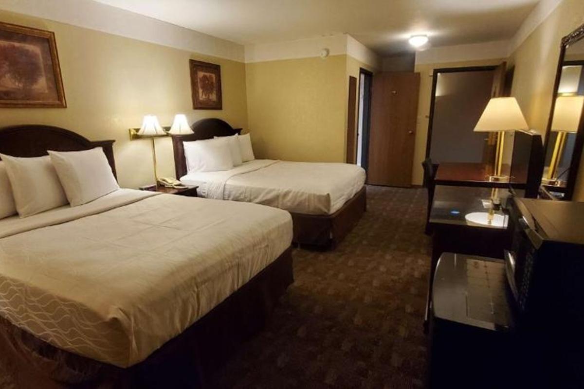 Americas Best Value Inn Чиппева-Фолс Екстер'єр фото