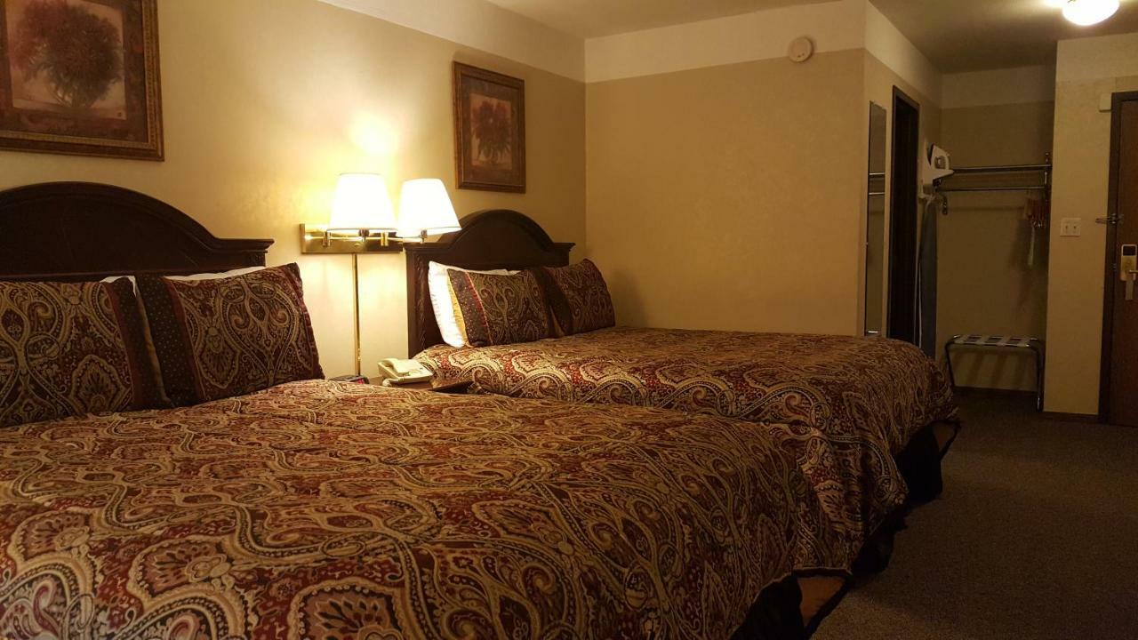 Americas Best Value Inn Чиппева-Фолс Екстер'єр фото