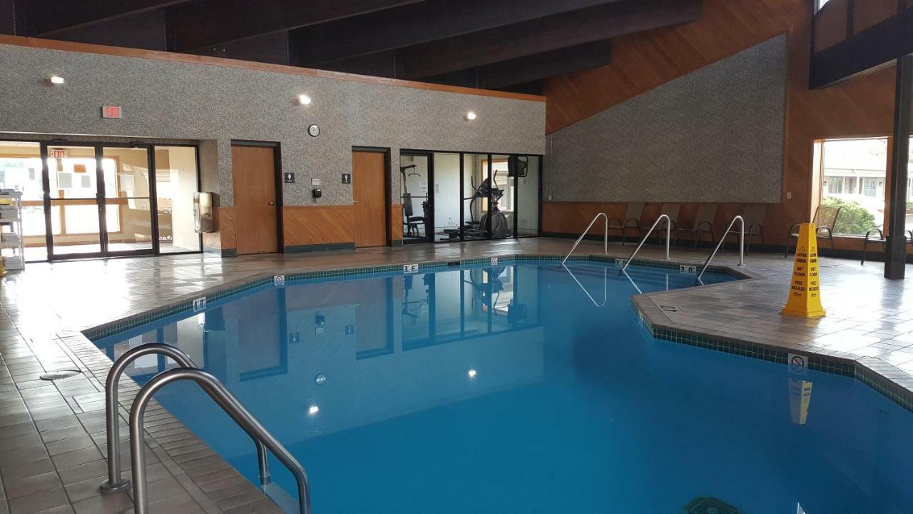 Americas Best Value Inn Чиппева-Фолс Екстер'єр фото