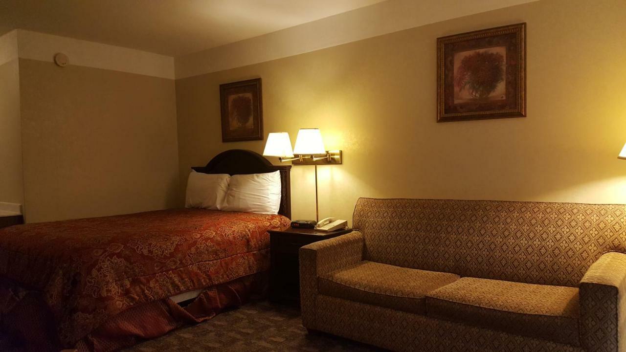 Americas Best Value Inn Чиппева-Фолс Екстер'єр фото