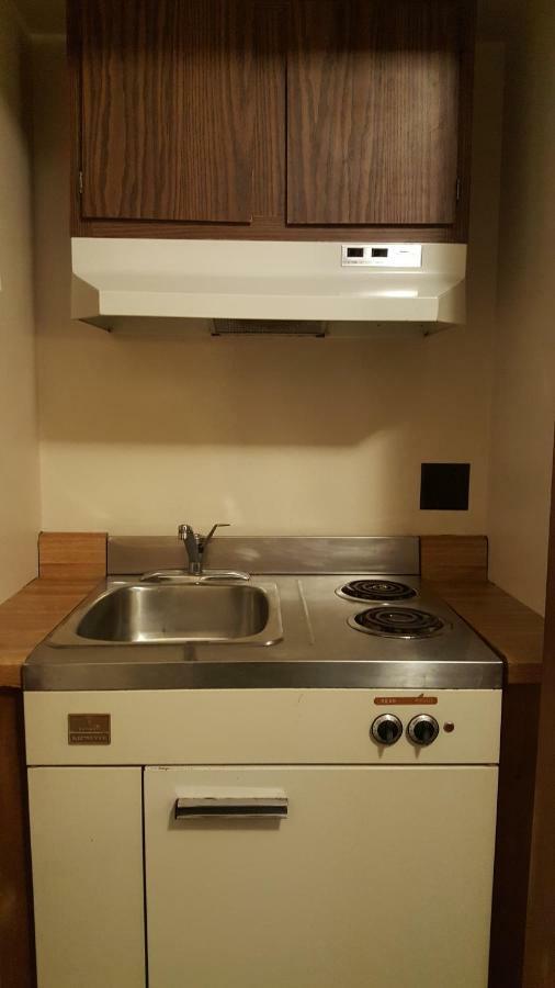 Americas Best Value Inn Чиппева-Фолс Екстер'єр фото