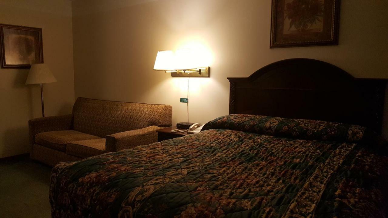 Americas Best Value Inn Чиппева-Фолс Екстер'єр фото