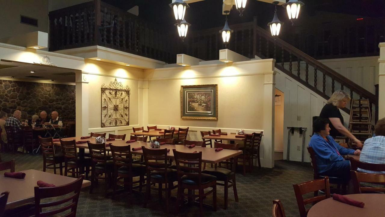 Americas Best Value Inn Чиппева-Фолс Екстер'єр фото