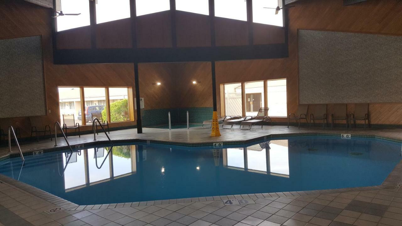 Americas Best Value Inn Чиппева-Фолс Екстер'єр фото